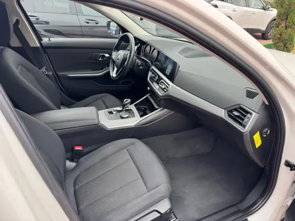 BMW 320 d Touring Auto 19