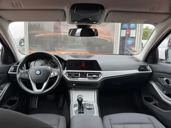 BMW 320 d Touring Auto 31