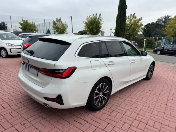 BMW 320 d Touring Auto 33