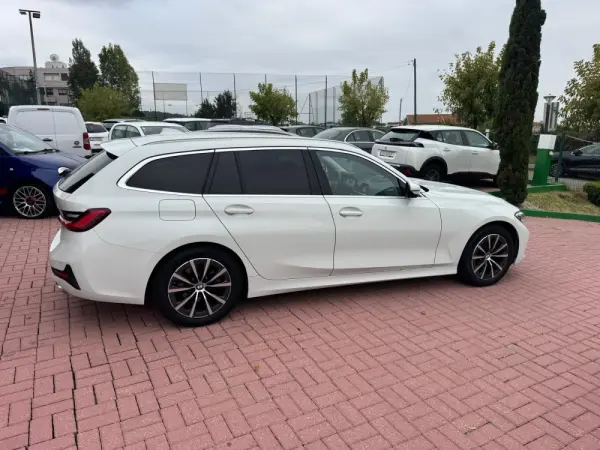 BMW 320 d Touring Auto 34
