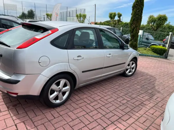 Ford Focus 1.4 16V Trend 4