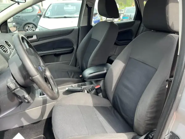 Ford Focus 1.4 16V Trend 7