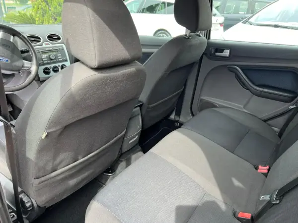 Ford Focus 1.4 16V Trend 9
