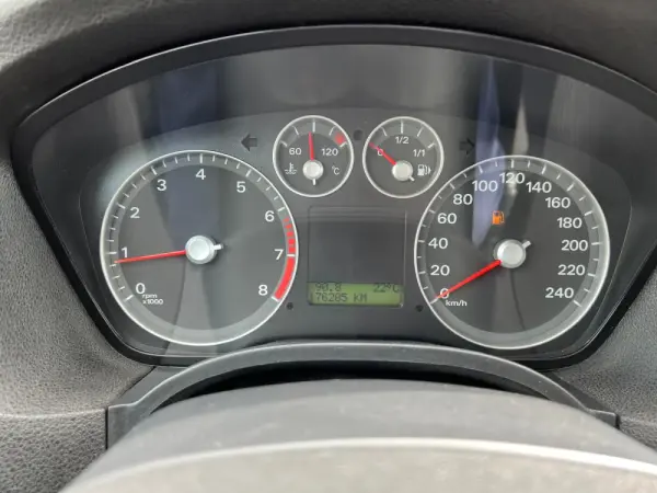 Ford Focus 1.4 16V Trend 11