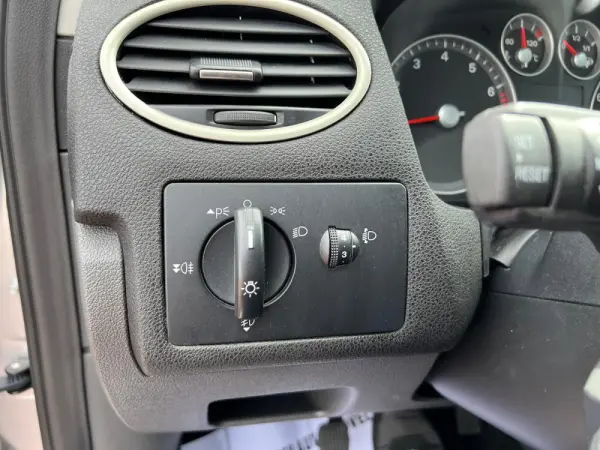 Ford Focus 1.4 16V Trend 14