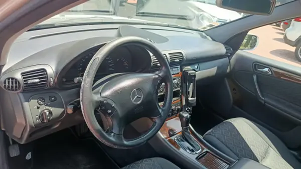 Mercedes-Benz C 220 Elegance 8
