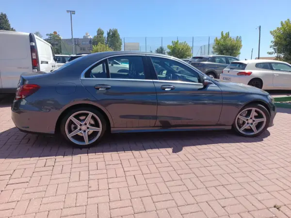 Mercedes-Benz C 300 BlueTEC Hybrid AMG Line 8