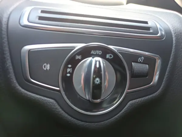 Mercedes-Benz C 300 BlueTEC Hybrid AMG Line 19