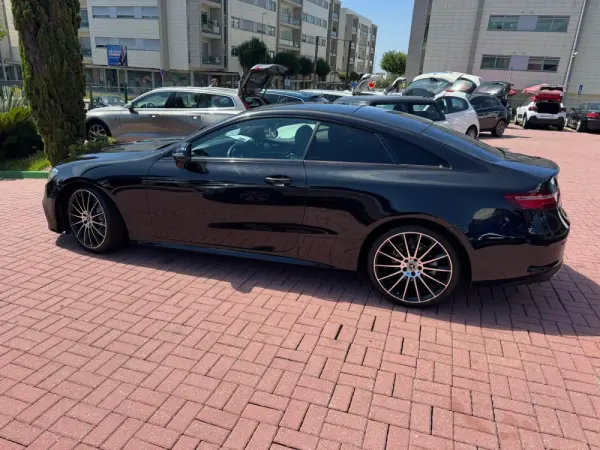 Mercedes-Benz E 300 AMG Line 4