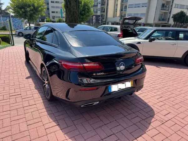 Mercedes-Benz E 300 AMG Line 6