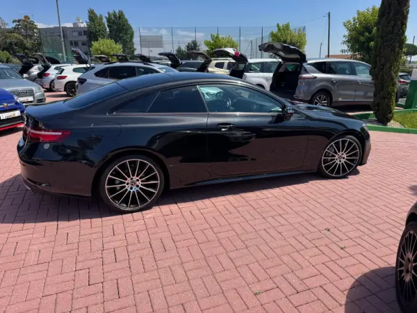 Mercedes-Benz E 300 AMG Line 8