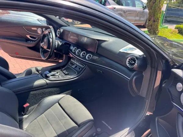 Mercedes-Benz E 300 AMG Line 16