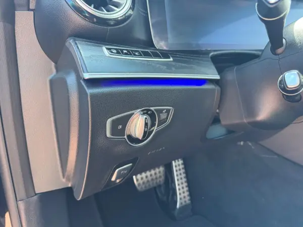 Mercedes-Benz E 300 AMG Line 19