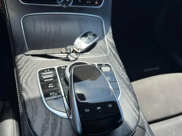 Mercedes-Benz E 300 AMG Line 24