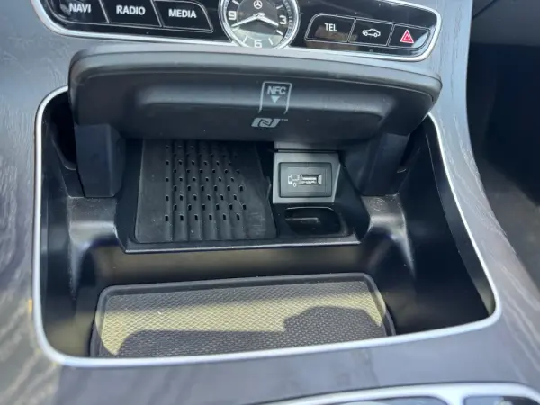 Mercedes-Benz E 300 AMG Line 32