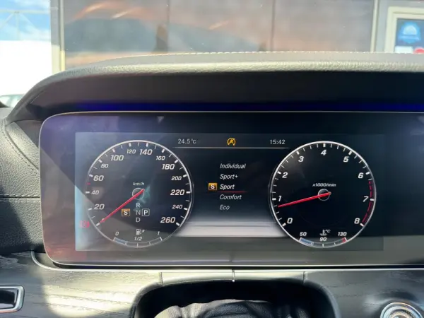 Mercedes-Benz E 300 AMG Line 40