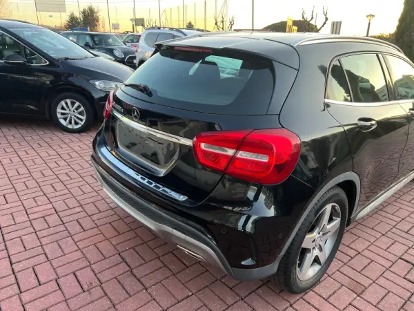 Mercedes-Benz GLA 180 CDi AMG Line 8