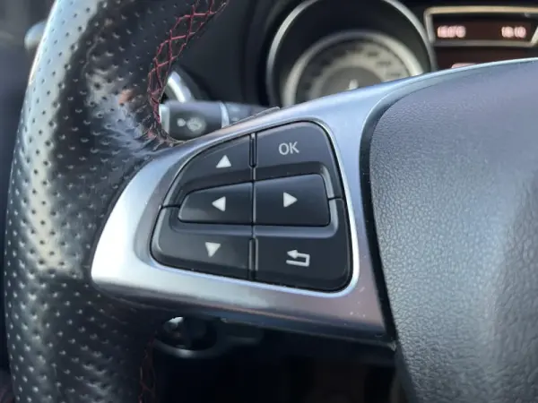 Mercedes-Benz GLA 180 CDi AMG Line 19