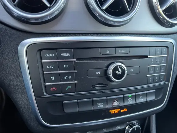 Mercedes-Benz GLA 180 CDi AMG Line 22