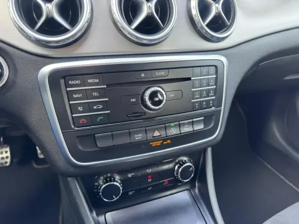 Mercedes-Benz GLA 180 CDi AMG Line 41