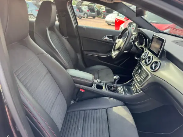 Mercedes-Benz GLA 180 CDi AMG Line 53