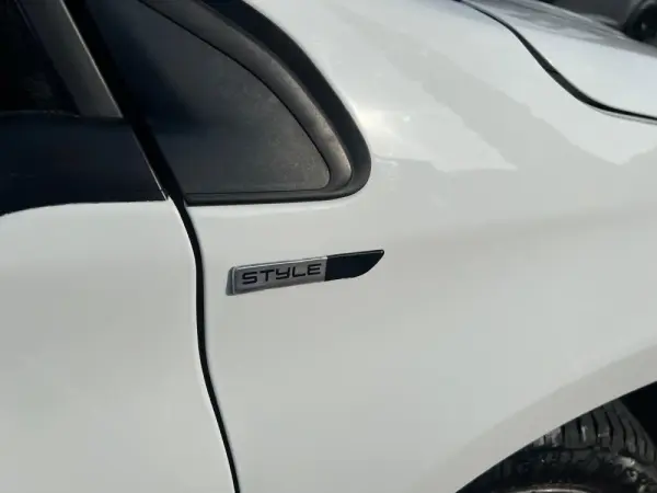 Peugeot 2008 1.2 PureTech Style 4