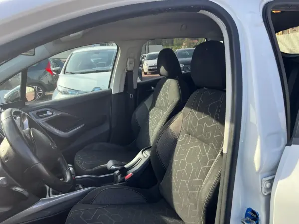 Peugeot 2008 1.2 PureTech Style 10