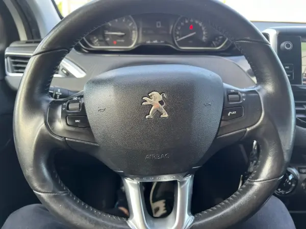 Peugeot 2008 1.2 PureTech Style 18