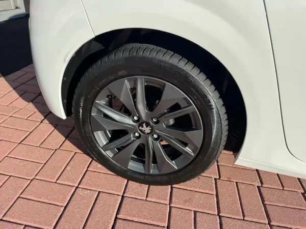 Peugeot 208 1.2 PureTech Active 8