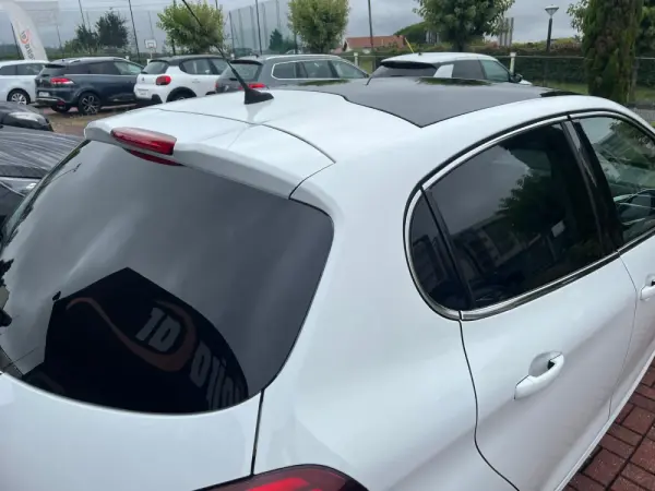 Peugeot 208 1.2 PureTech Allure 7