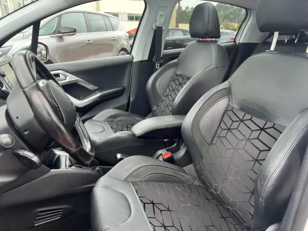 Peugeot 208 1.2 PureTech Allure 13
