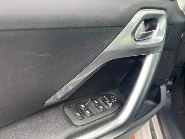 Peugeot 208 1.2 PureTech Allure 18