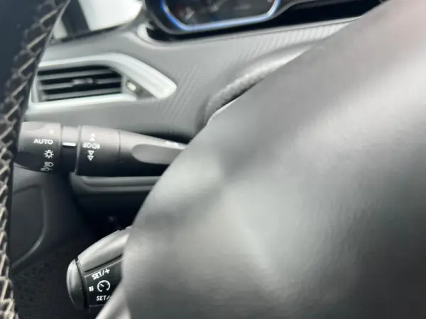 Peugeot 208 1.2 PureTech Allure 22