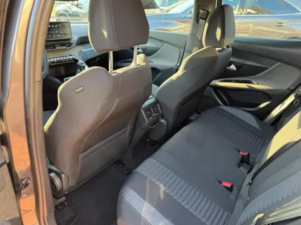 Peugeot 3008 1.2 PureTech Allure 8