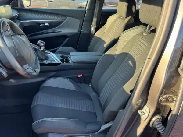 Peugeot 3008 1.2 PureTech Allure 9