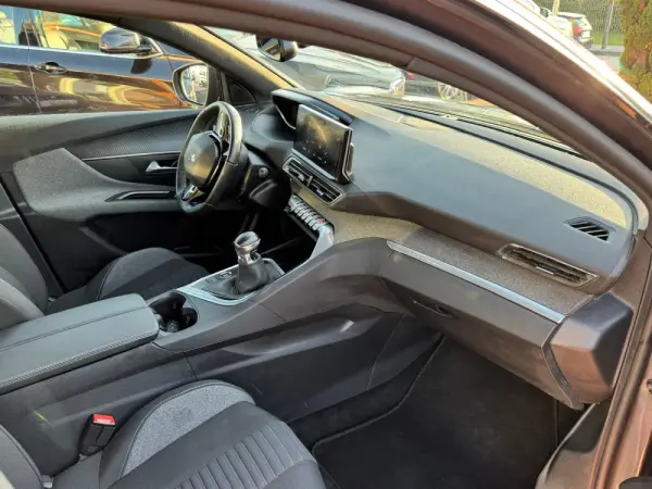 Peugeot 3008 1.2 PureTech Allure 13