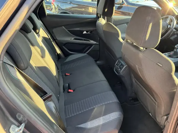 Peugeot 3008 1.2 PureTech Allure 15