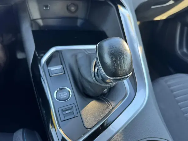 Peugeot 3008 1.2 PureTech Allure 18