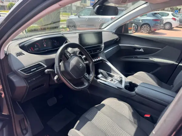 Peugeot 3008 1.5 BlueHDi Active Pack EAT8 12
