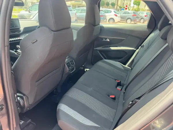 Peugeot 3008 1.5 BlueHDi Active Pack EAT8 14