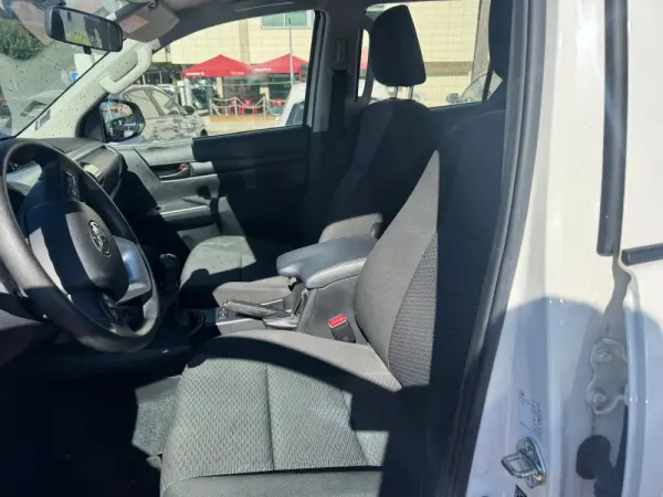 Toyota Hilux 2.4 D-4D 4WD CD CH 8