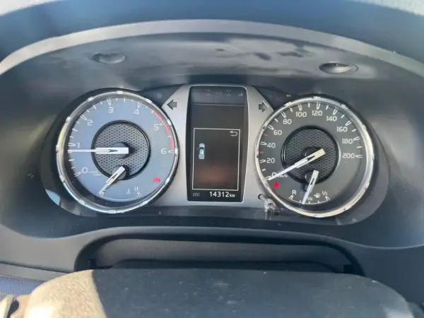 Toyota Hilux 2.4 D-4D 4WD CD CH 12