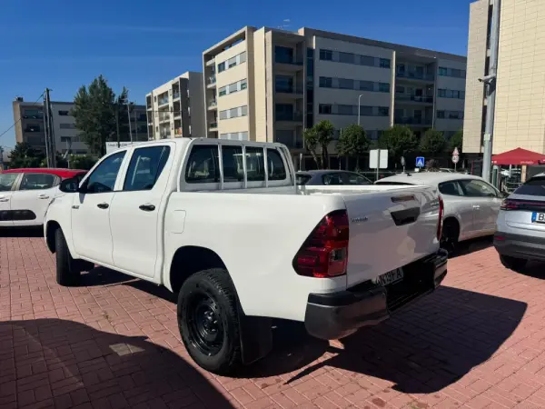 Toyota Hilux 2.4 D-4D 4WD CD CH 18