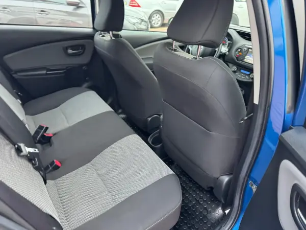 Toyota Yaris 1.5 HSD Comfort+Navi 8