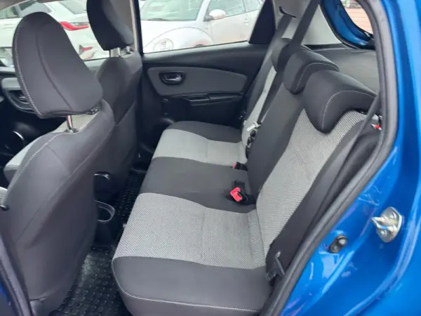 Toyota Yaris 1.5 HSD Comfort+Navi 13