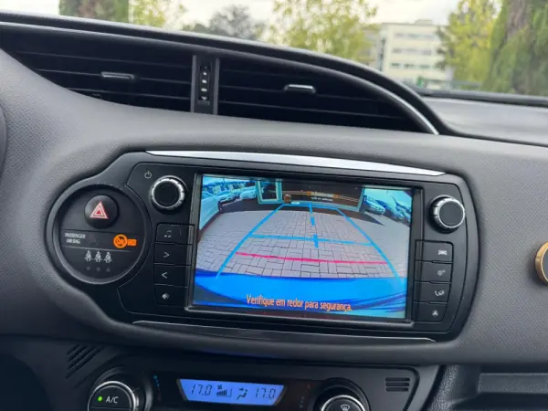 Toyota Yaris 1.5 HSD Comfort+Navi 23