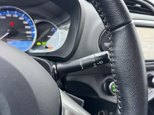 Toyota Yaris 1.5 HSD Comfort+Navi 26