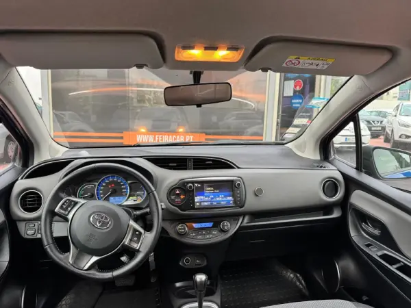 Toyota Yaris 1.5 HSD Comfort+Navi 30