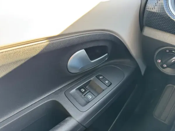 Volkswagen Up! 1.0 Move Up! Auto 12