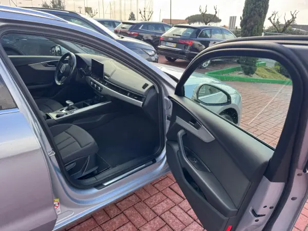 Audi A4 Avant 35 TDI S tronic 19